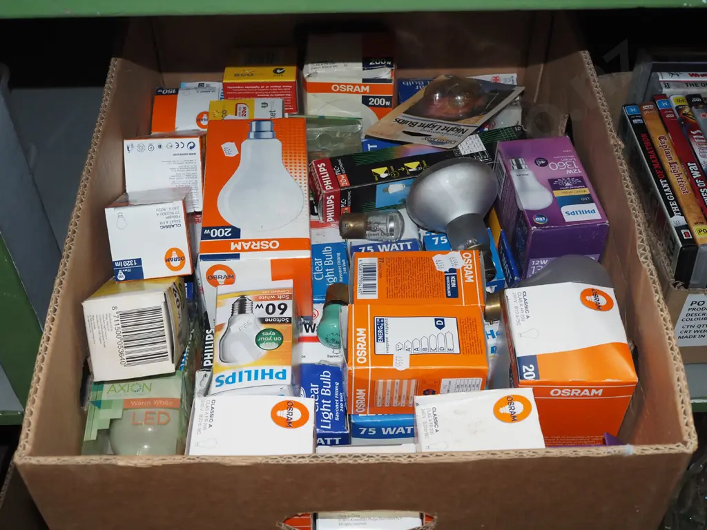 box of light bulbs Image 1++