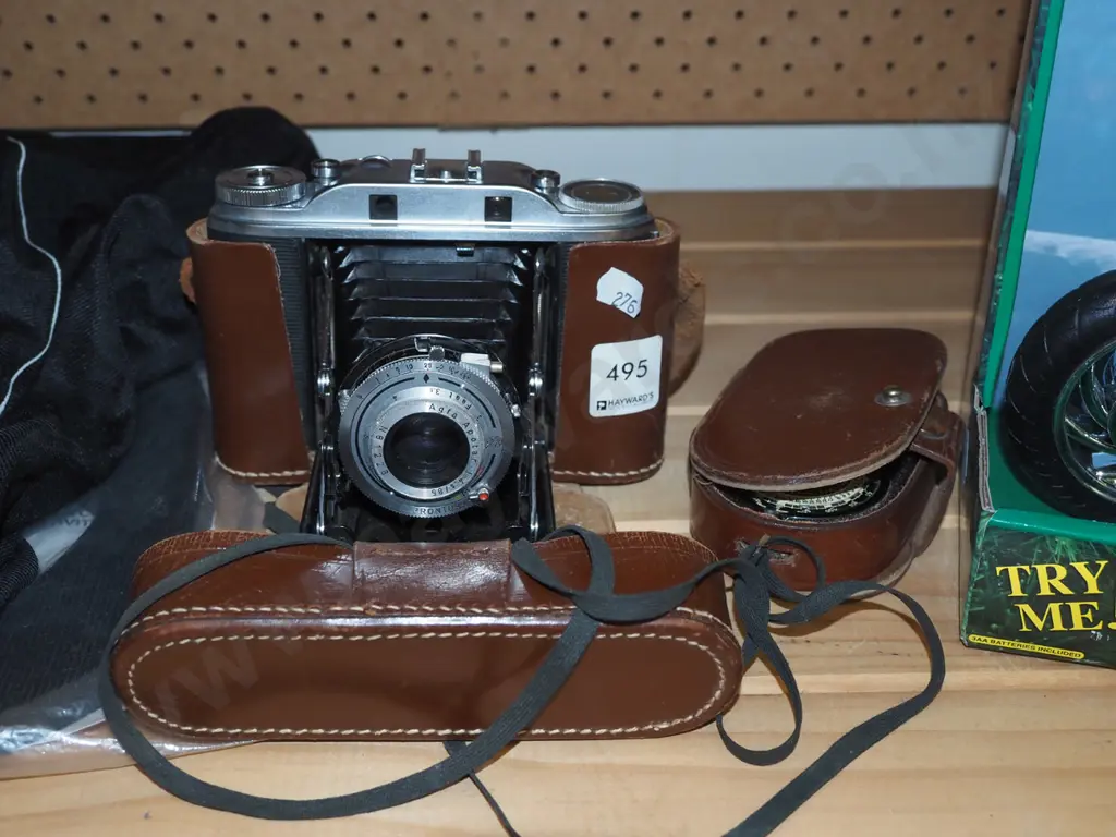 Agfa 35mm camera and leather case with light meter Image 1++