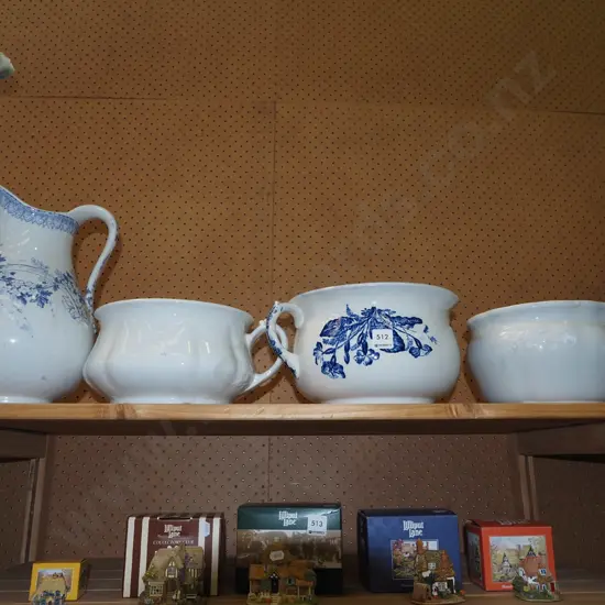3x chamber pots, large wash jug H300