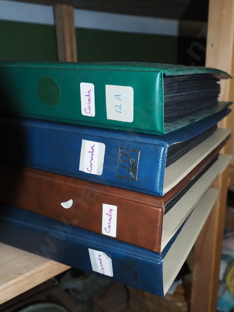 4x stamp albums Image 1++