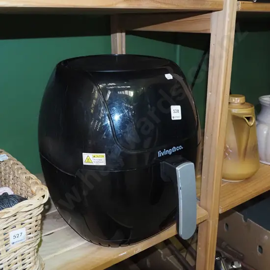 Living and Co air fryer