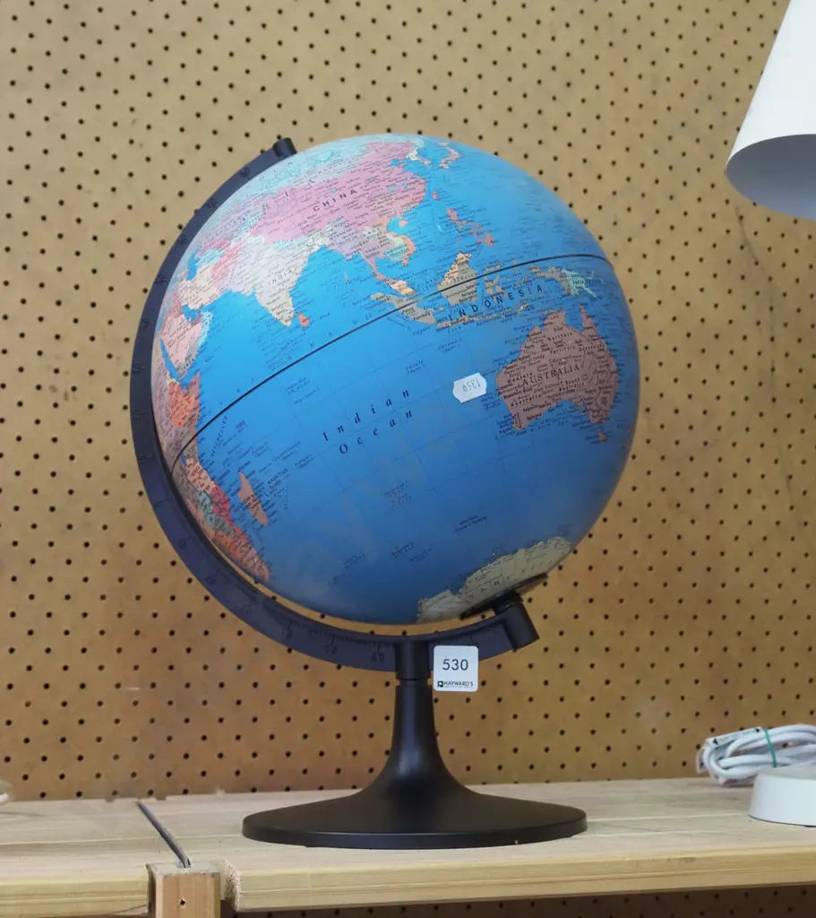 plastic world globe H400 Image 1++