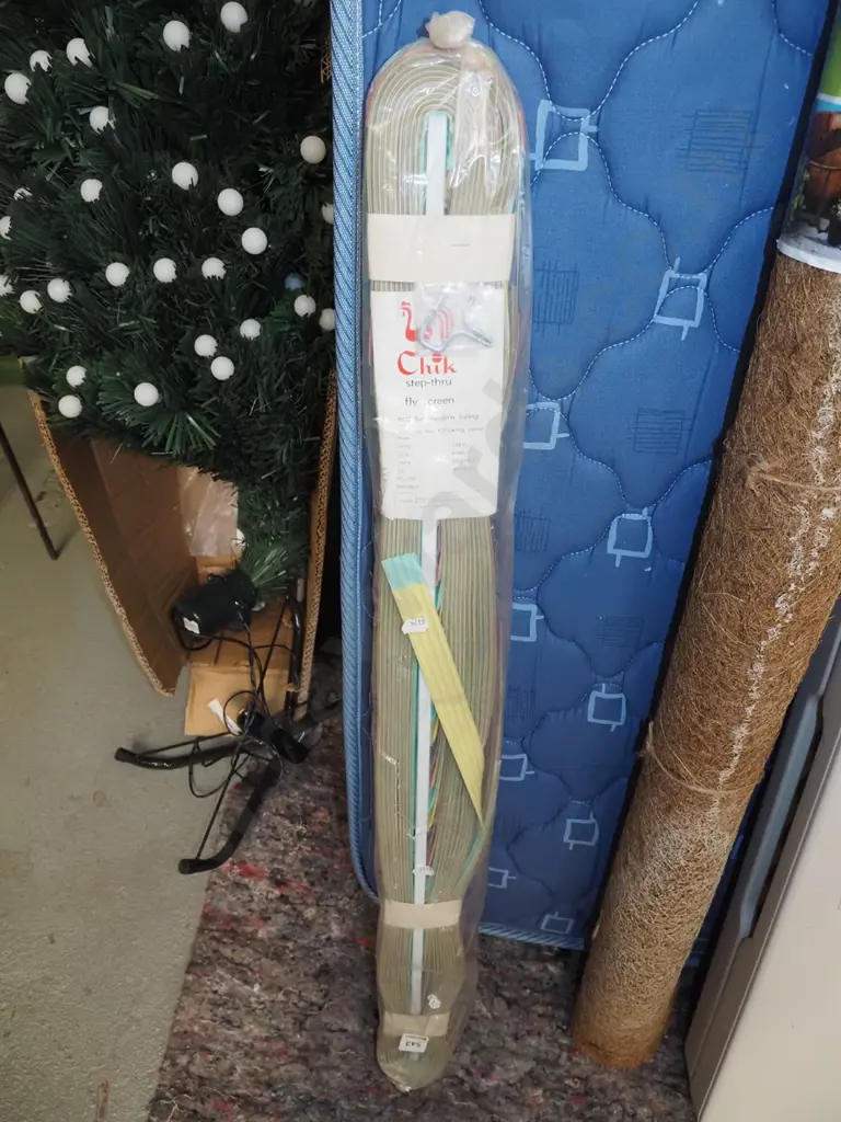 as new door mounted fly screen Image 1++