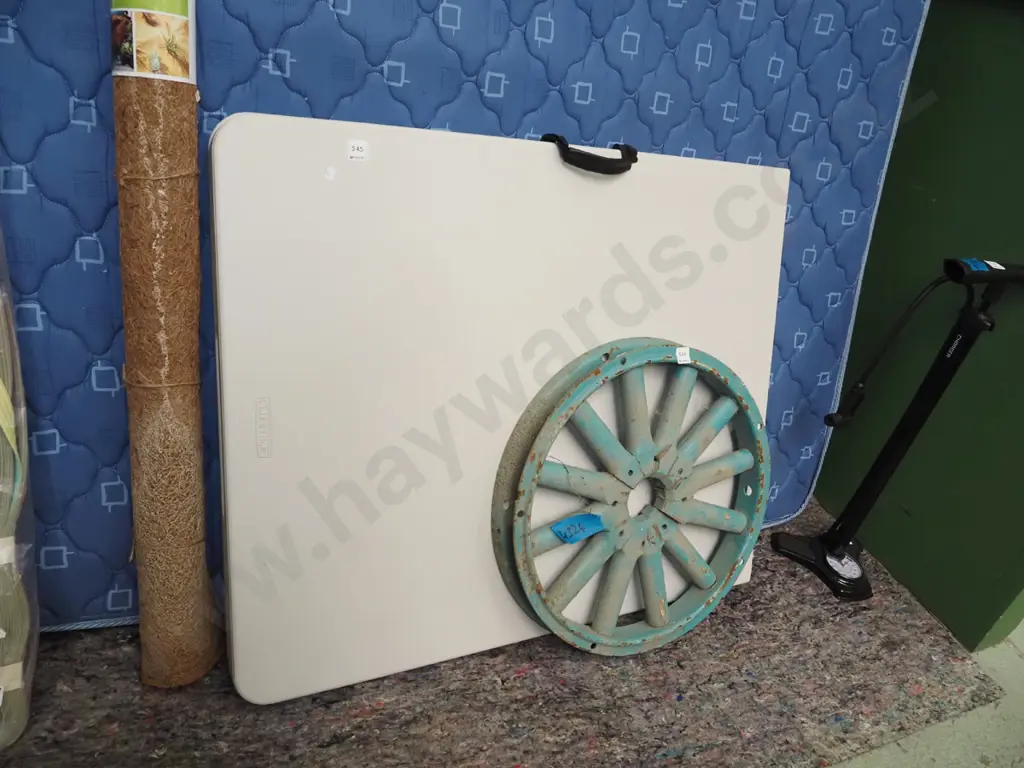 fold in half trestle table Image 1++