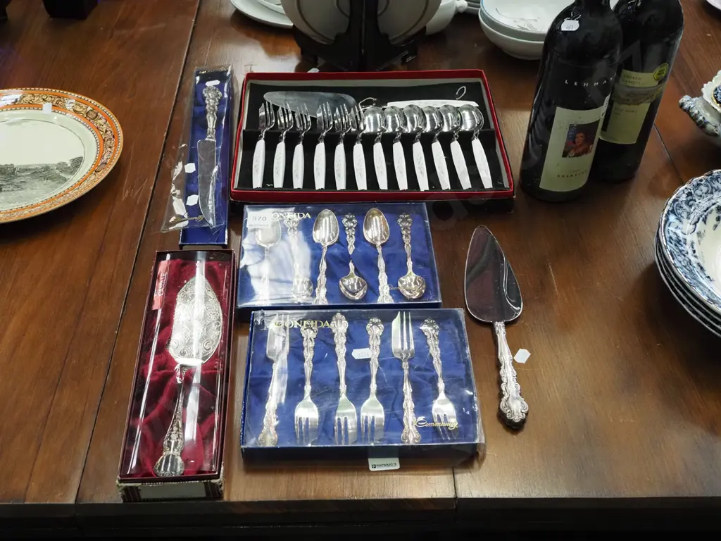 cased cutlery Image 1++