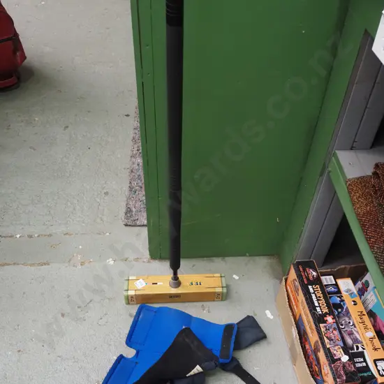 croquet mallet and bag