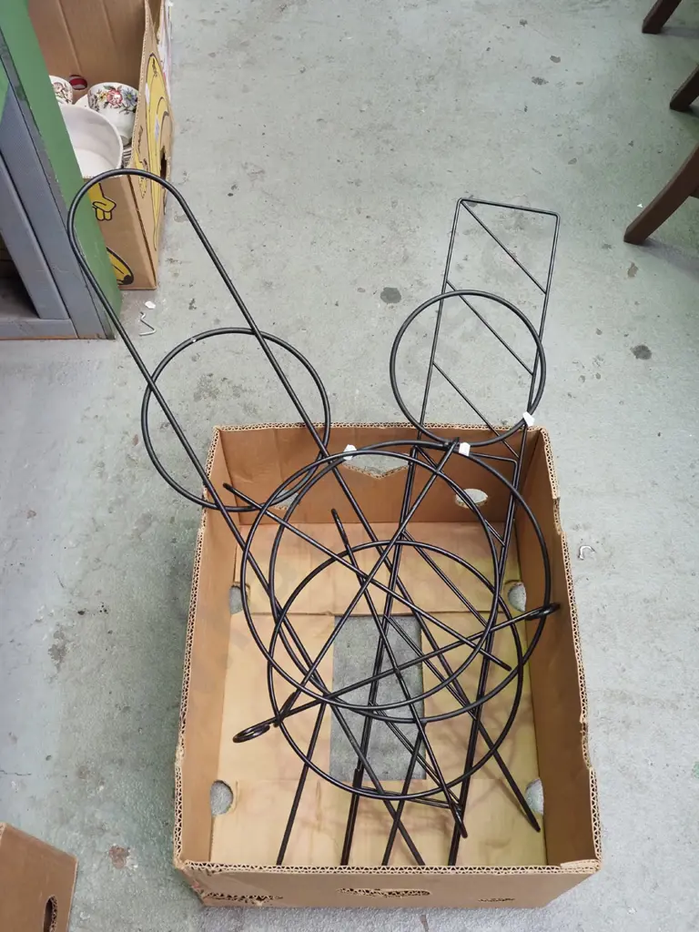 box; metal shelving Image 1++