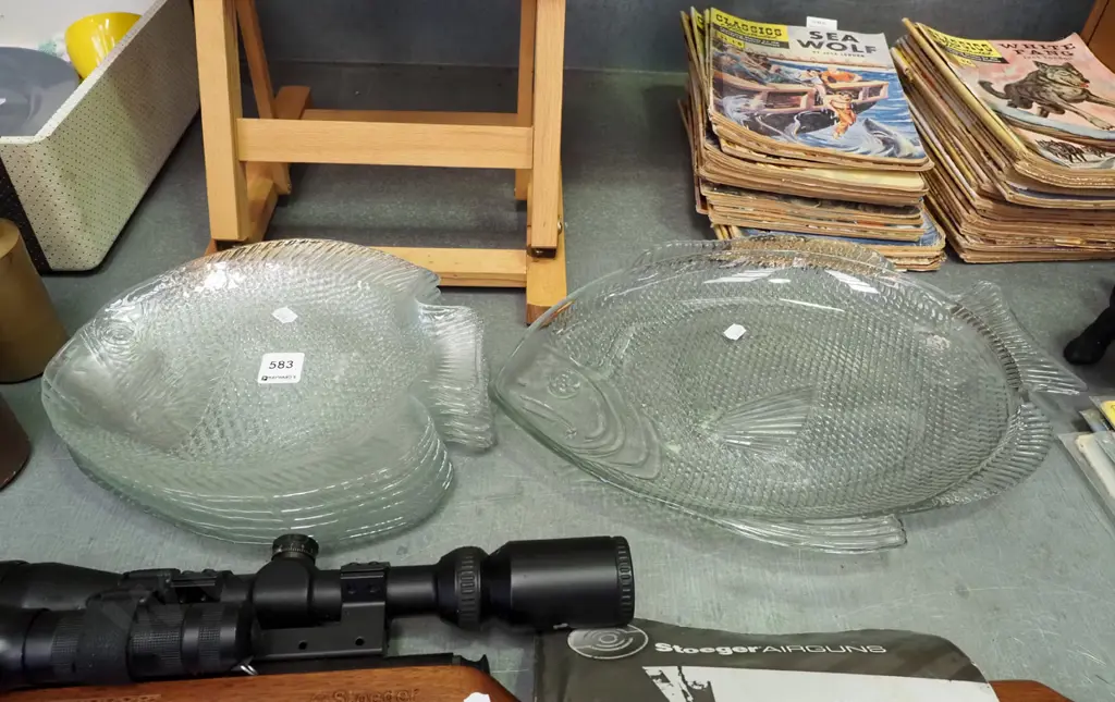 moulded fish plates Image 1++