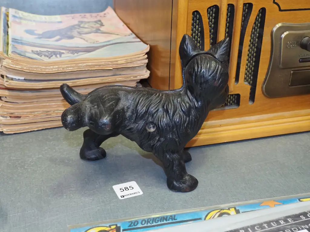 cast iron dog figurine Image 1++