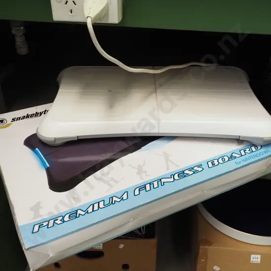 Snake bite vibrating platform, wii games platform