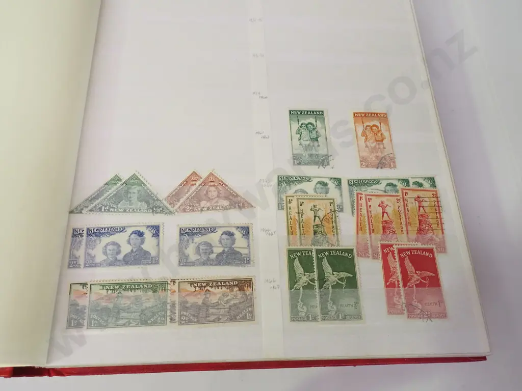 4x stamp albums Image 1++