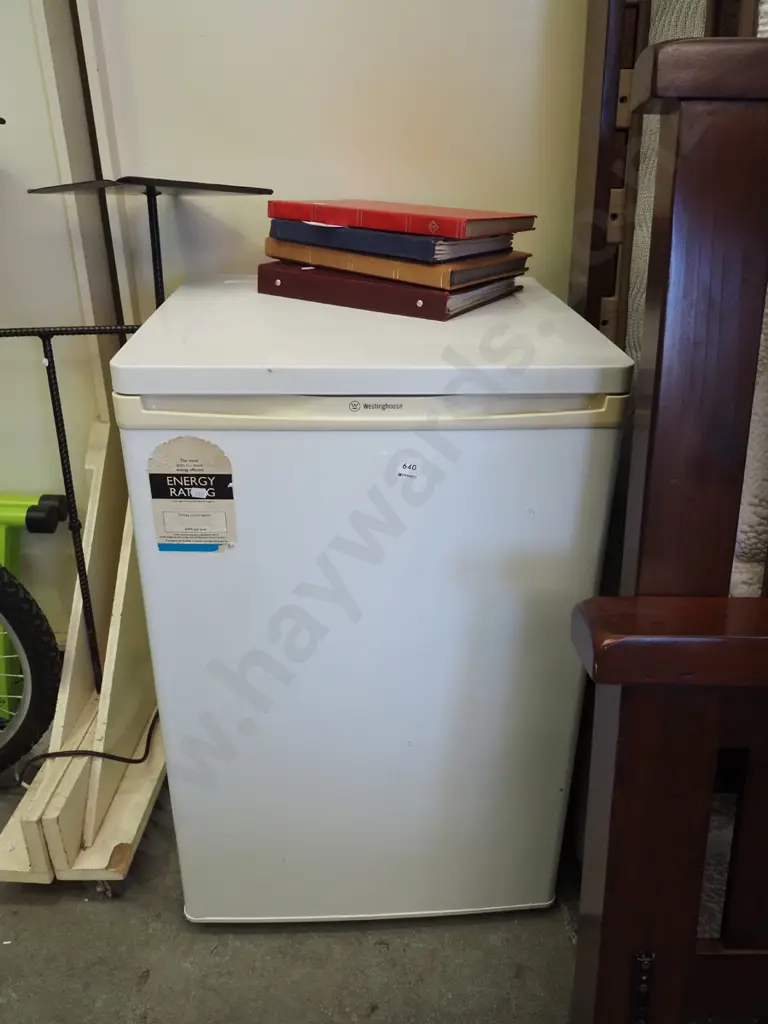 Westinghouse underbench fridge Image 1++