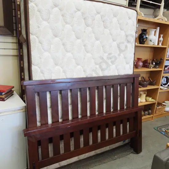 queen mattress, slat base and ends