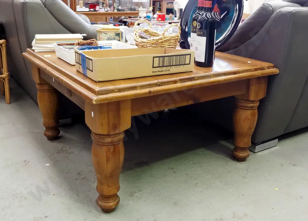 large pine turned leg end table H500 W900 D900 Image 1++