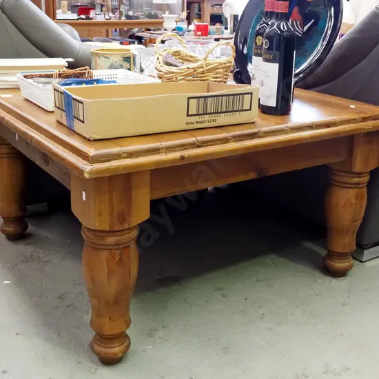 large pine turned leg end table H500 W900 D900