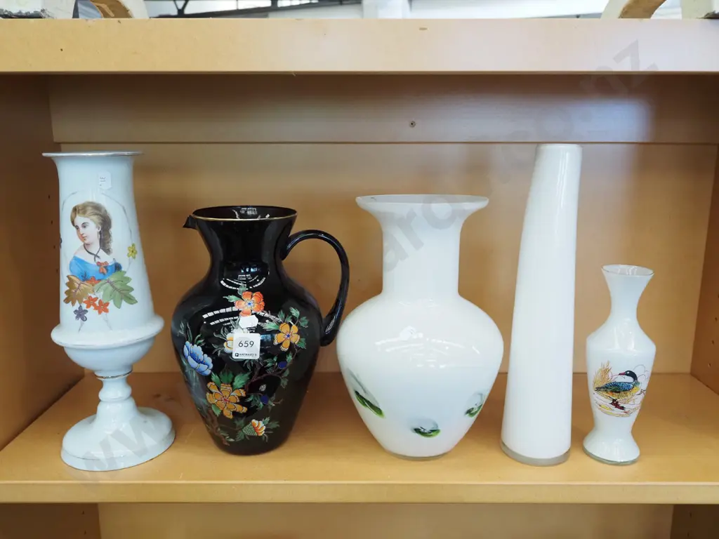 shelf; 4 vases, jug Tallest H320 Image 1++