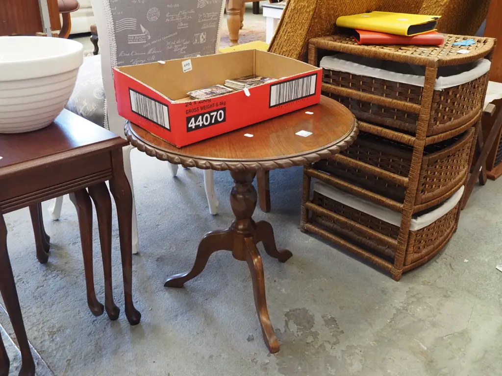 pie crusted mahogany wine table Image 1++