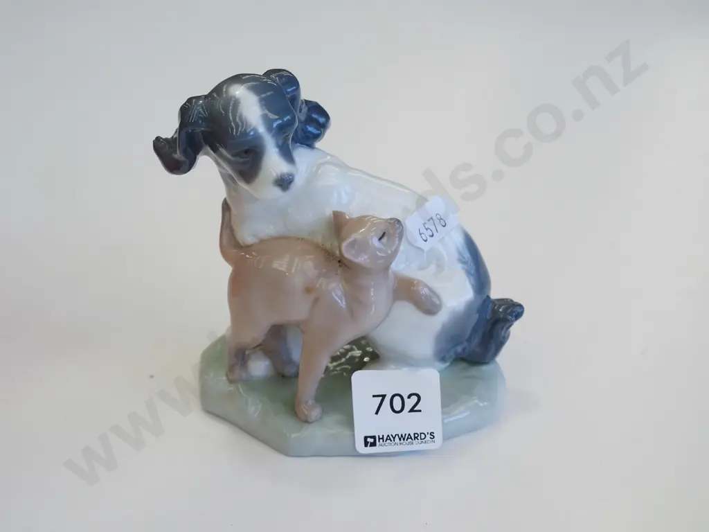 small Nao cat and dog figurine H1120 Image 1++