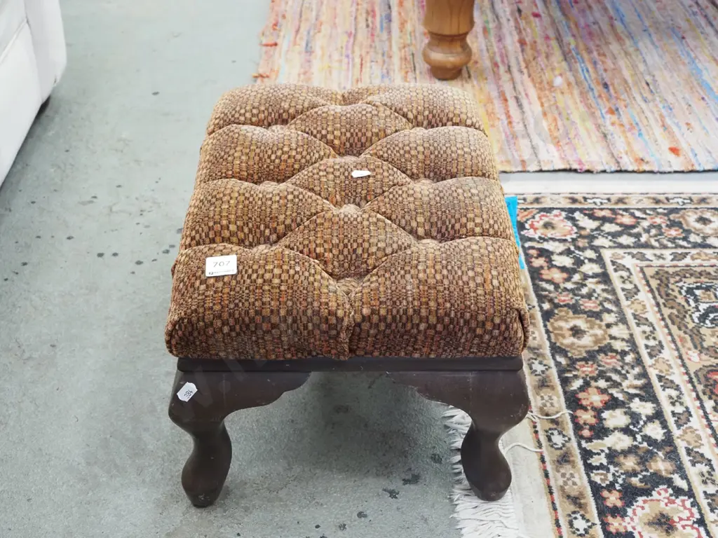 cab leg deep buttoned upholstered footstool Image 1++