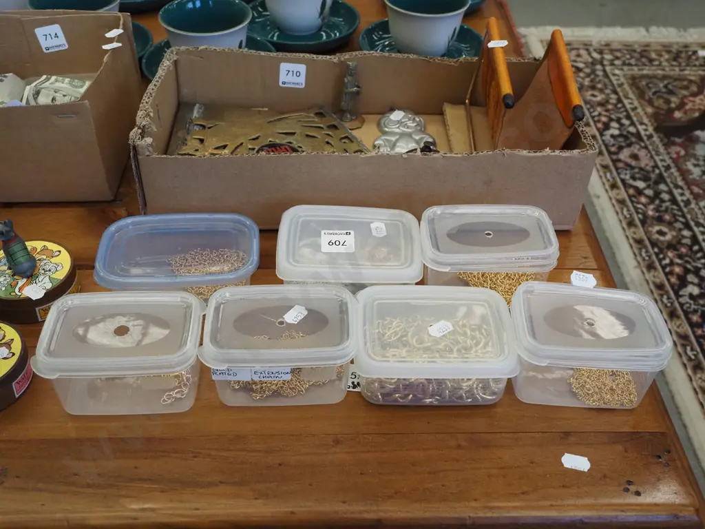 7x small containers of jewellers chains Image 1++