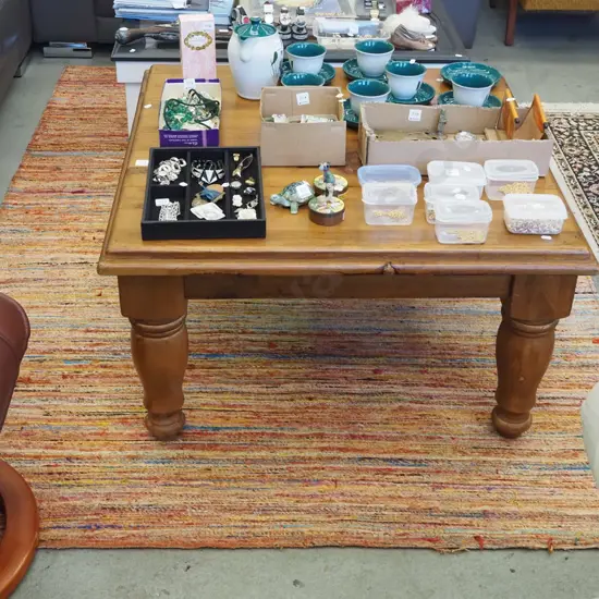 turned leg solid pine end table H500 W900 D900