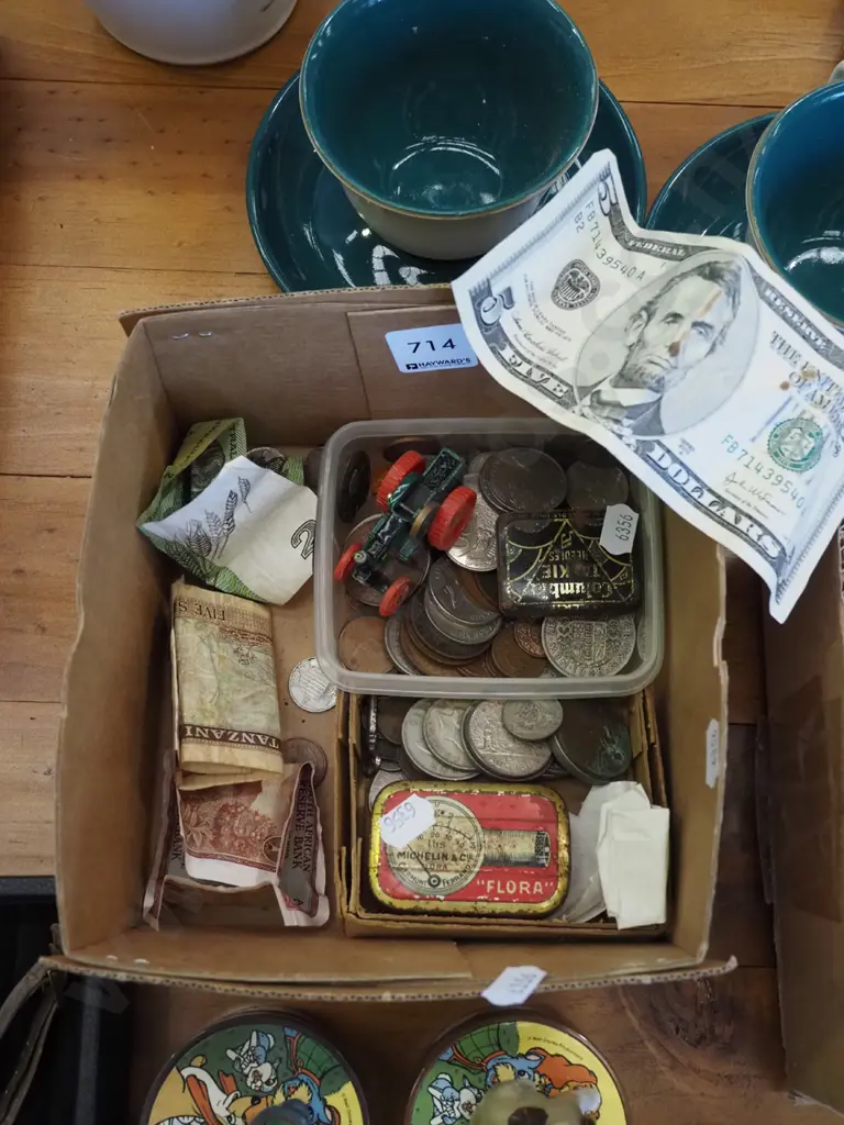 box; banknotes, coins etc Image 1++