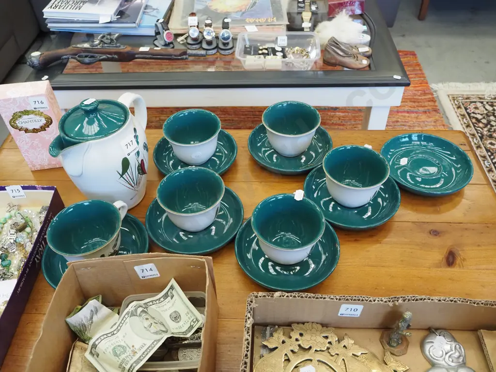 Denby green wheat teapot 6 cups, 7 saucers Image 1++