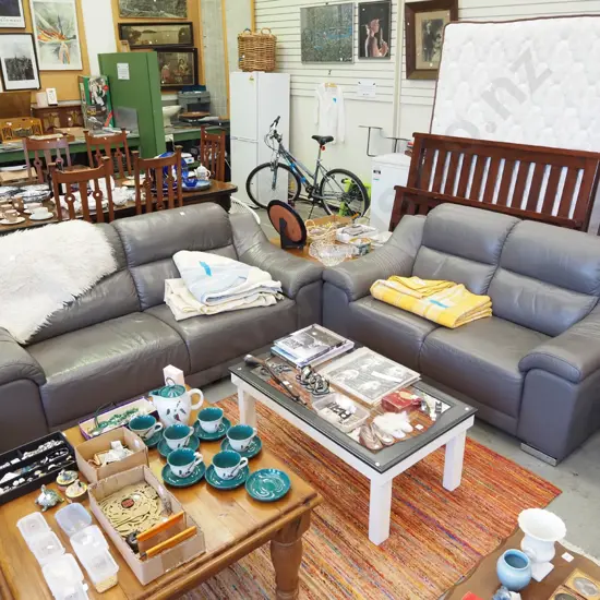 grey leather 2 piece lounge suite - 3 seater 2 seater settees - excellent condition