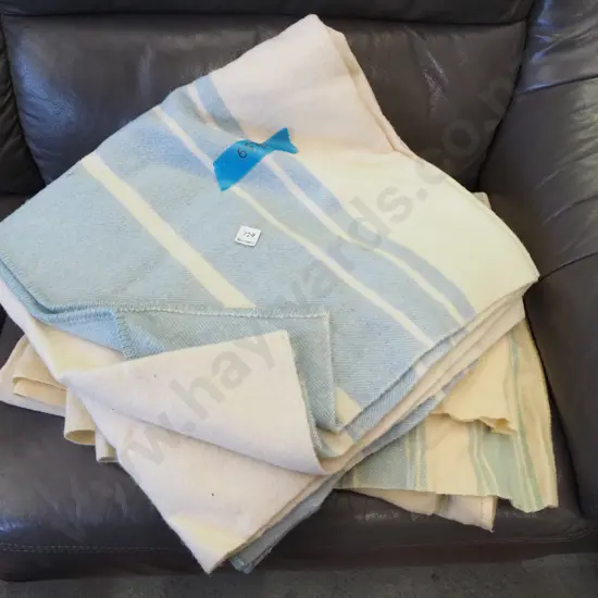 2x woollen blankets