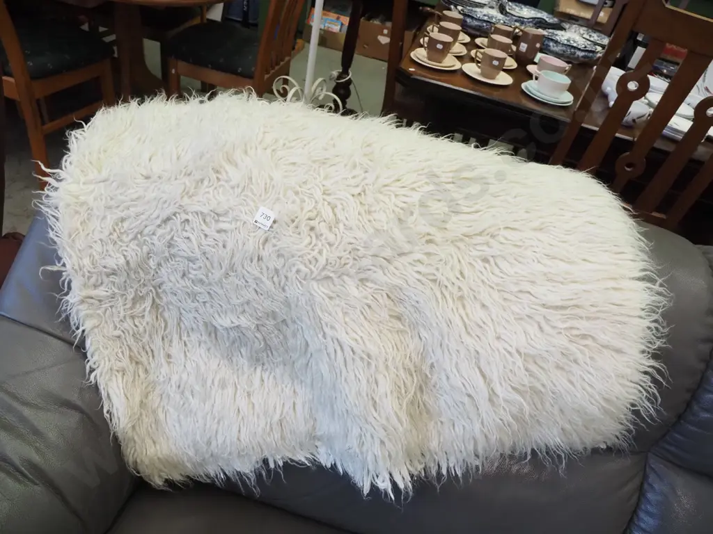 white woollen flotaki rug Image 1++