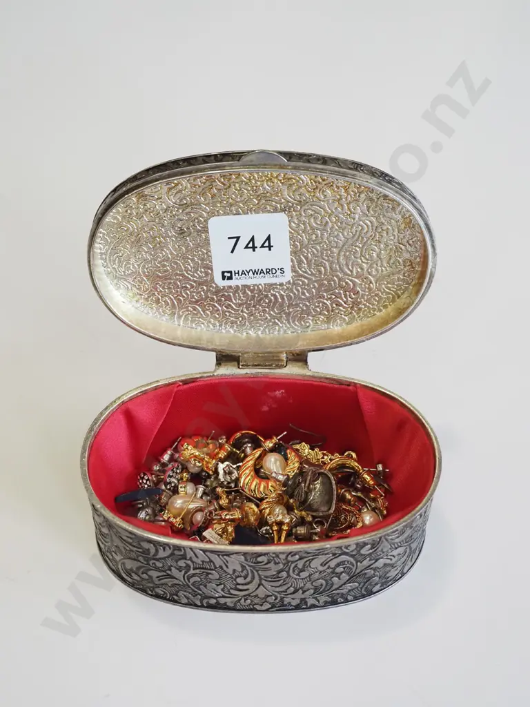 jewellery case & costume earings Image 1++