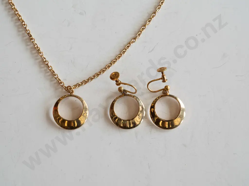 gold plated clip on earring and necklace set Image 1++