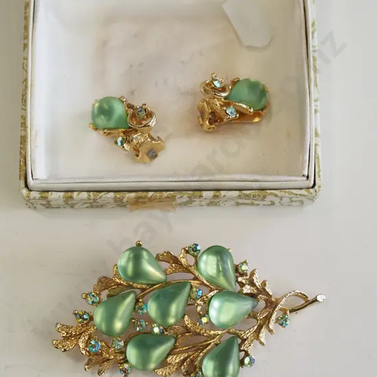 costume brooch & clip on earring set