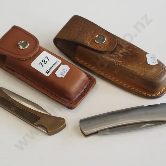 2x pocket knives with leather holders