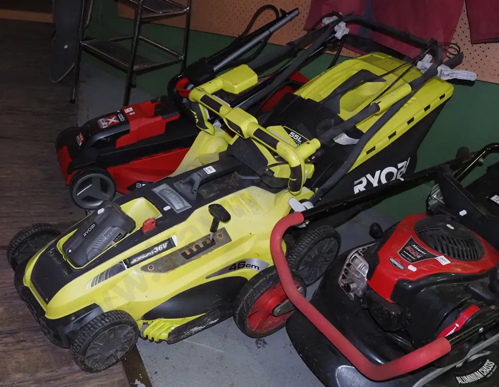 Ryobi battery powered lawn mower with 1 battery and charger Image 1++