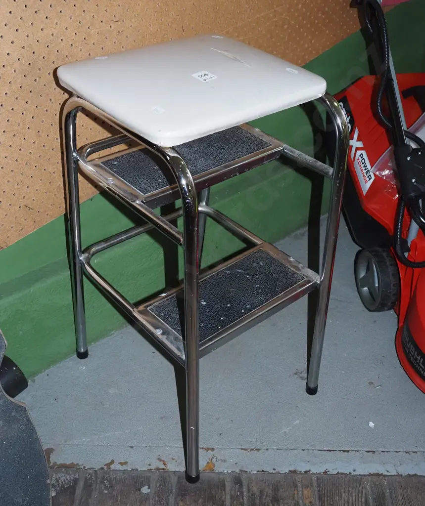 vinyl top kitchen step stool - split to vinyl Image 1++