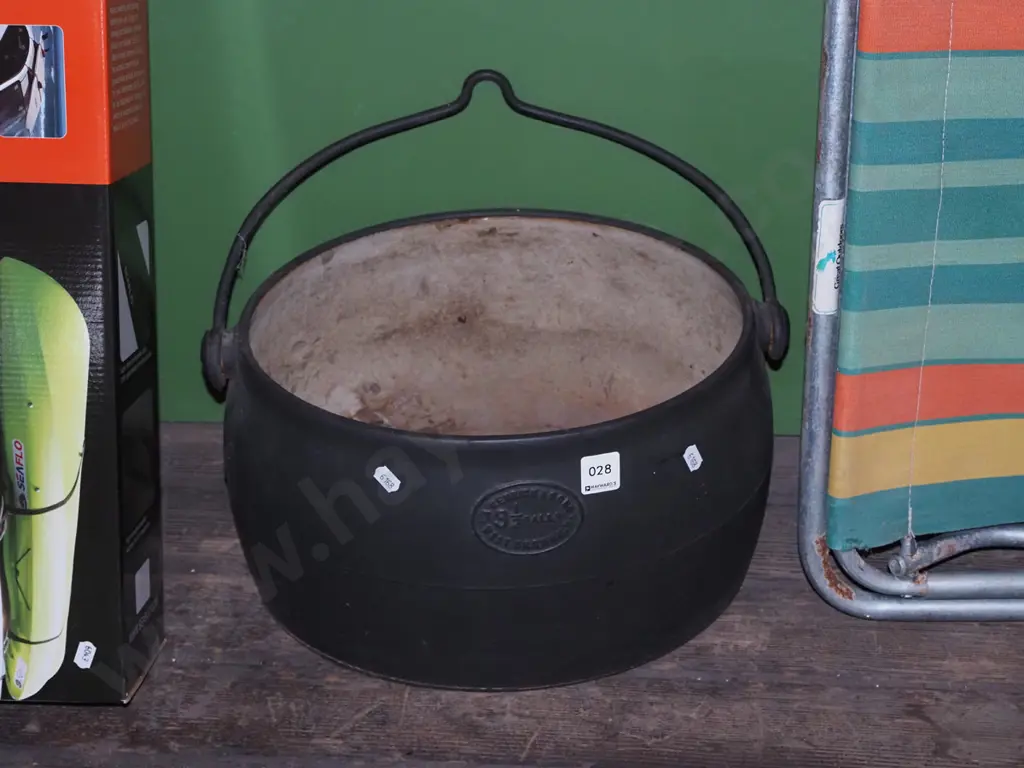 rusty enamel boiler Image 1++