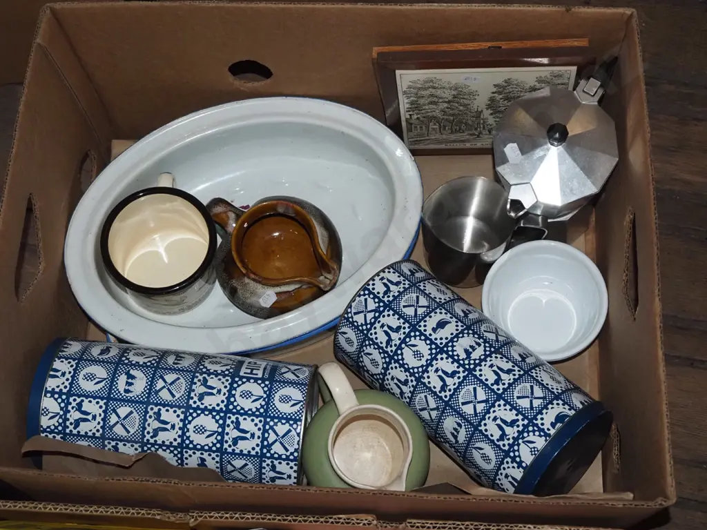 box; baking dish, espress stove top, tins etc Image 1++