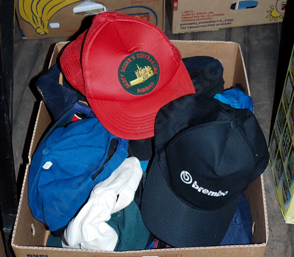 box; various caps Image 1++