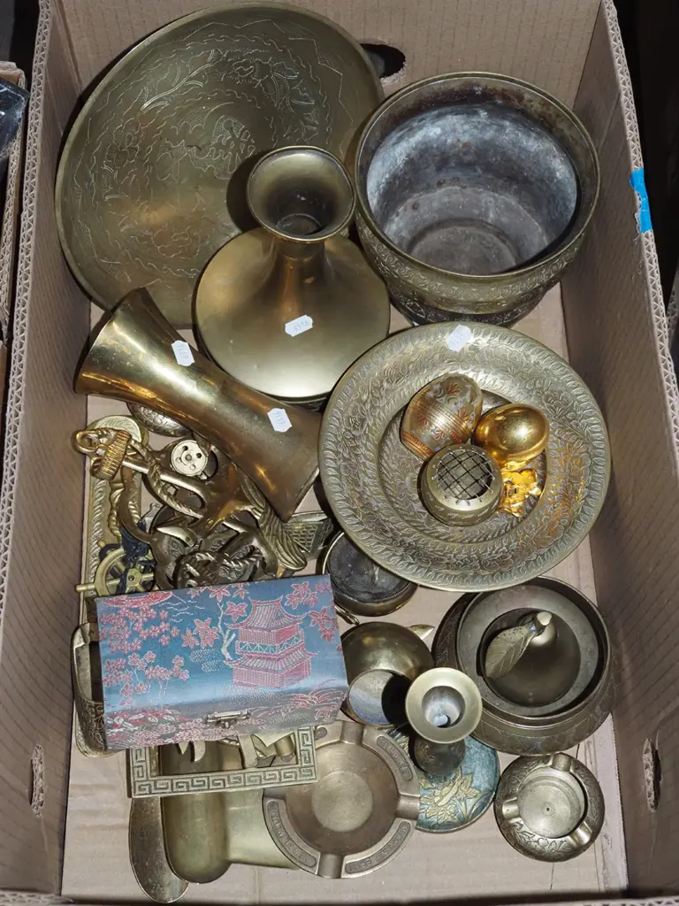 box; brass ware Image 1++