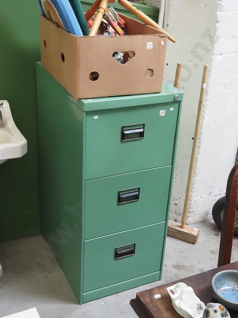 3x drawer filing cabinet Image 1++