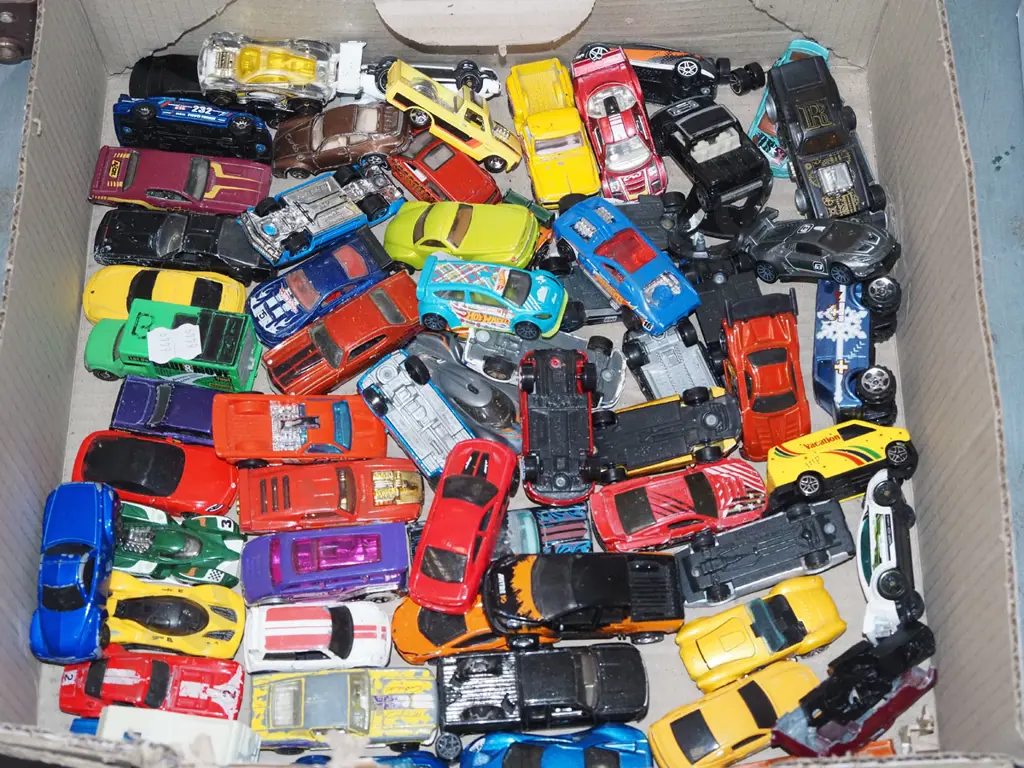 box of model vehicles Image 1++