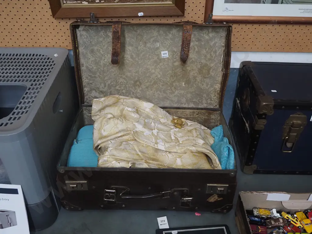 vintage suitcase and dresses Image 1++
