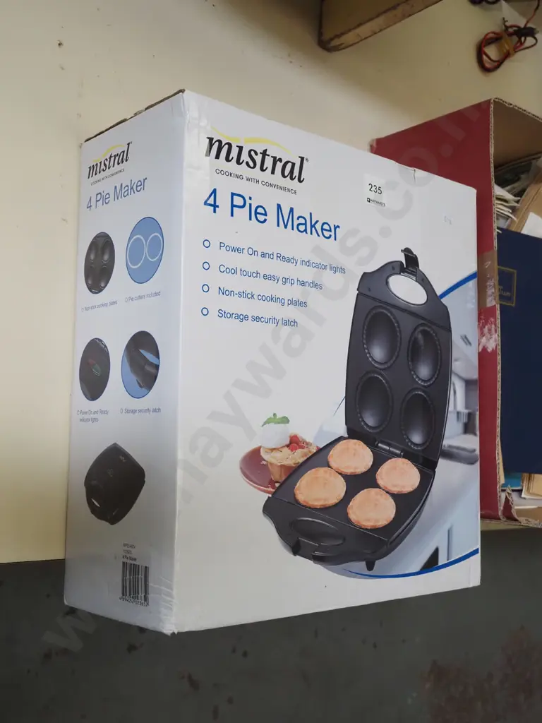 boxed as new Mistral 4 pie maker Image 1++