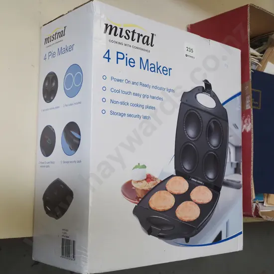 boxed as new Mistral 4 pie maker