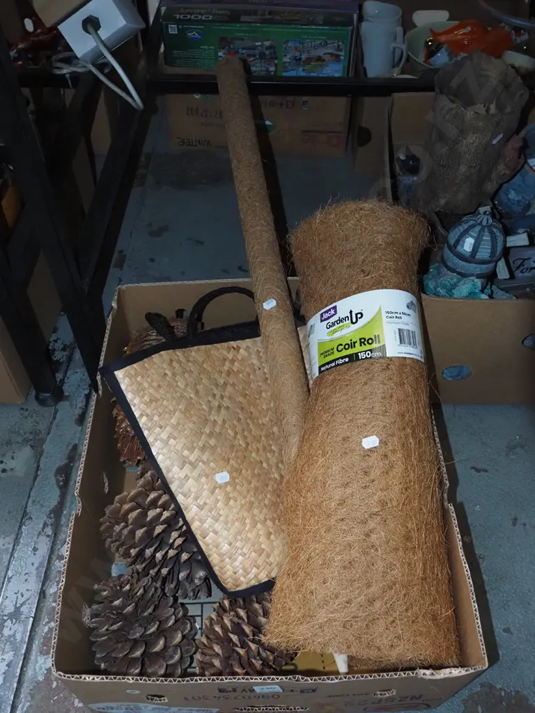 box; ketes, pinecones, coir roll etc Image 1++