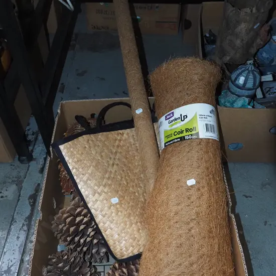 box; ketes, pinecones, coir roll etc