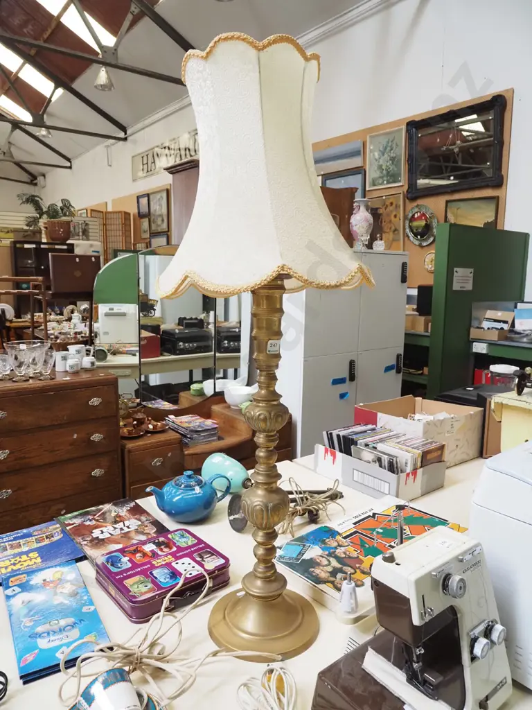 tall brass table lamp H1020 Image 1++