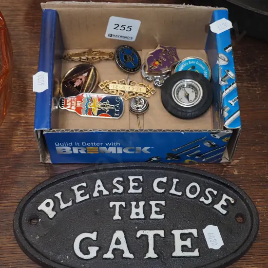 cast metal Please Close the Gate sign, box key rings