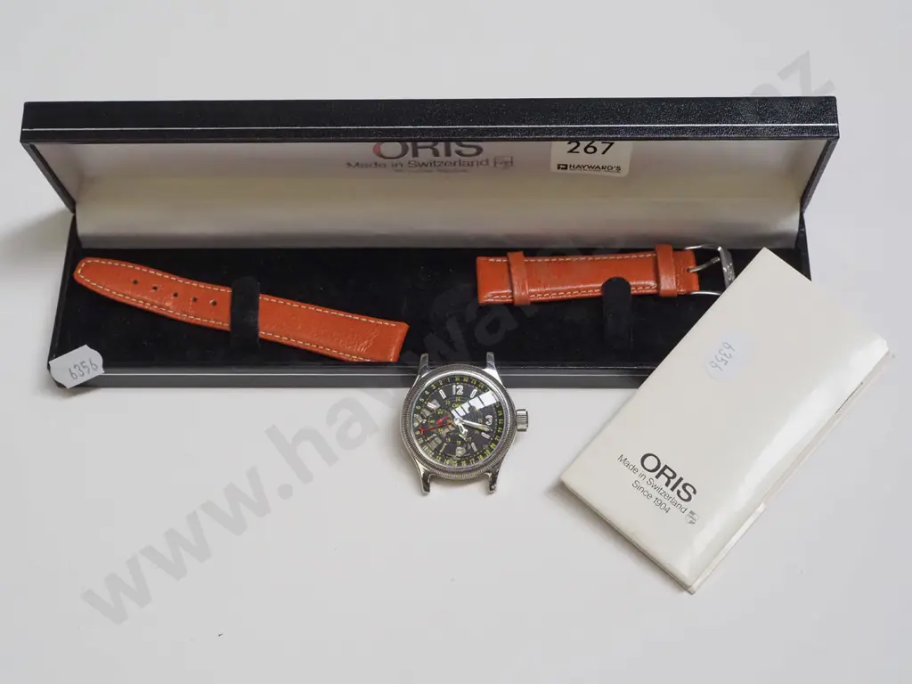 cased wristwatch Image 1++